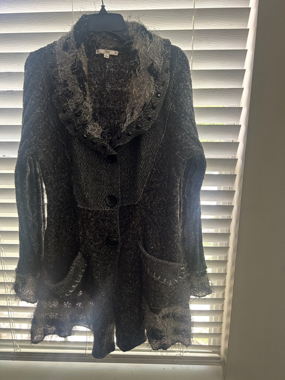 Sweater black and gray